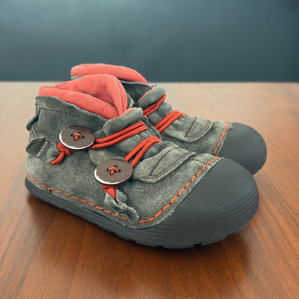 Simple brand shoes, size 6